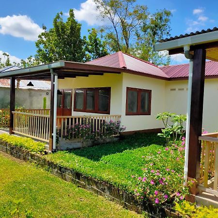 Ilasan Cottage. Tomohon Екстер'єр фото