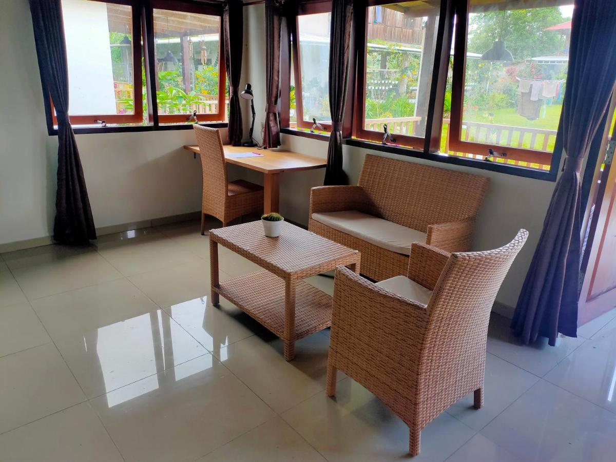 Ilasan Cottage. Tomohon Екстер'єр фото