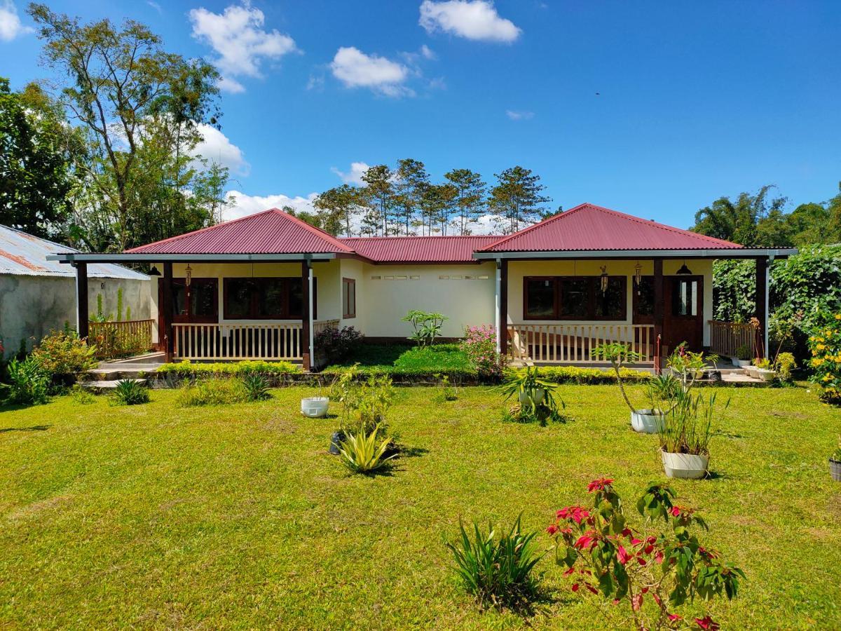 Ilasan Cottage. Tomohon Екстер'єр фото