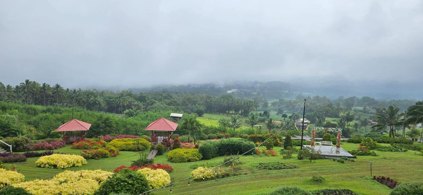 Ilasan Cottage. Tomohon Екстер'єр фото