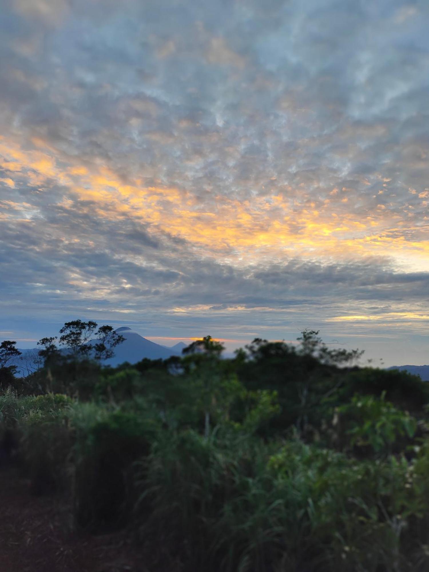 Ilasan Cottage. Tomohon Екстер'єр фото